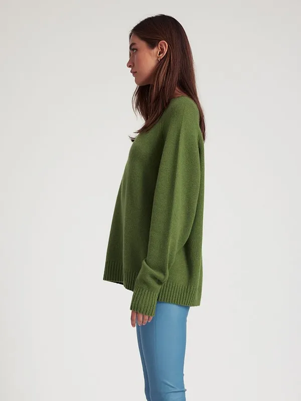 Solid color knit sweater with dark green crew neck