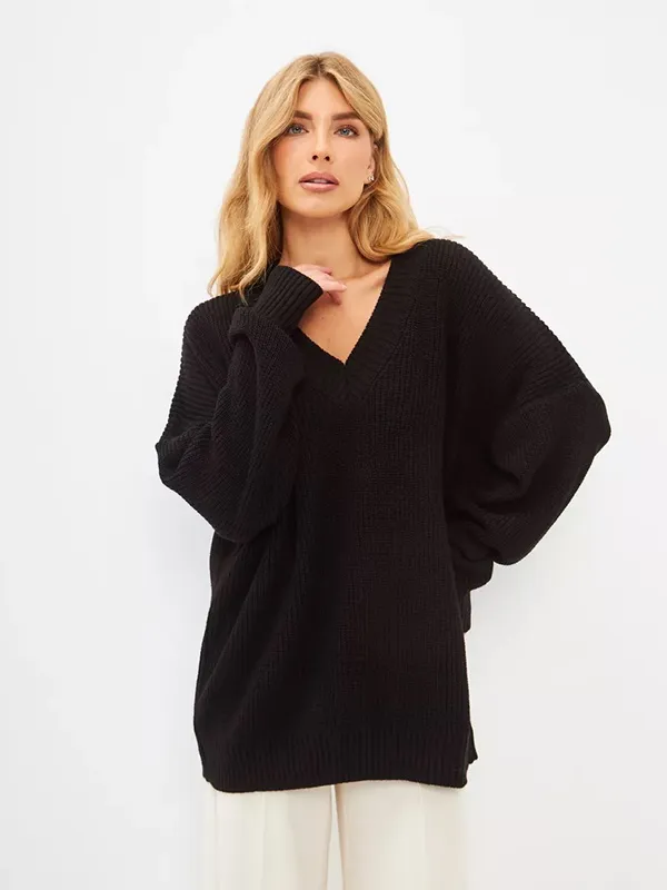 Black V-neck solid color knit sweater