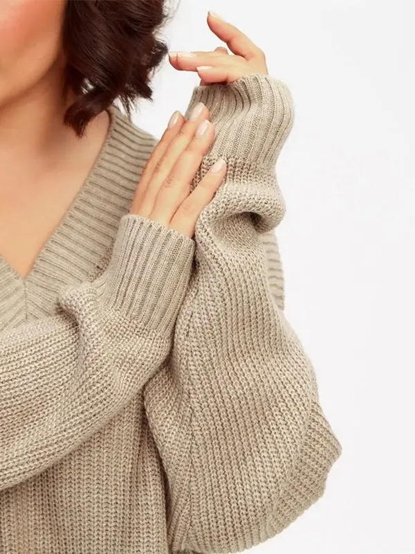 V-neck solid color fashion knit sweater