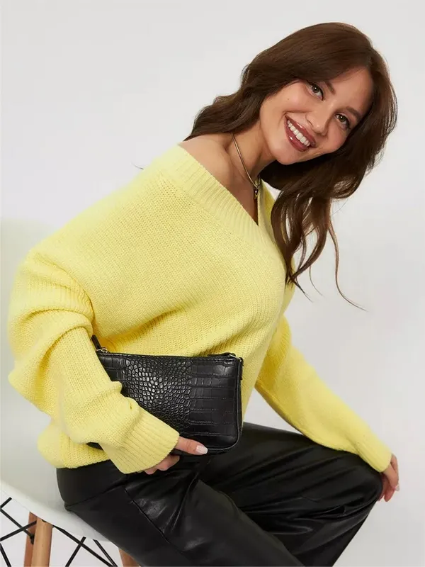 Lemon yellow V-neck knit sweater