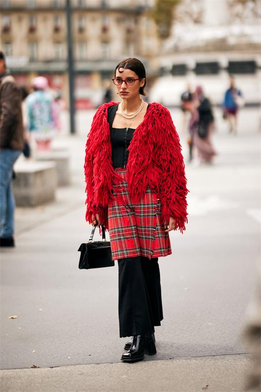 Paris Fashion Week: Red streetwear is in full swing!