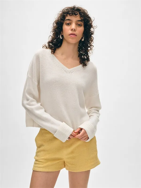 Beige and white solid color V-neck wool sweater